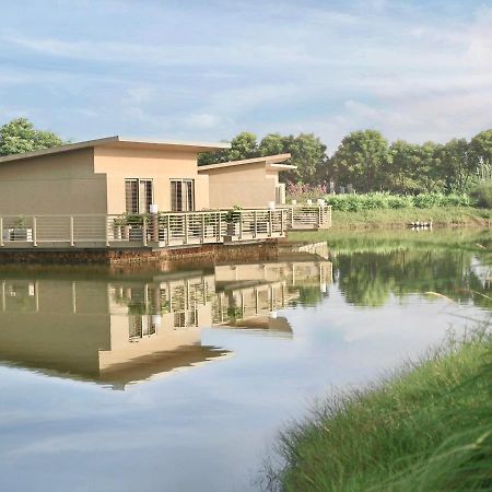Life At Repose- Lake Villas Resort & Club Chor Warodra Εξωτερικό φωτογραφία
