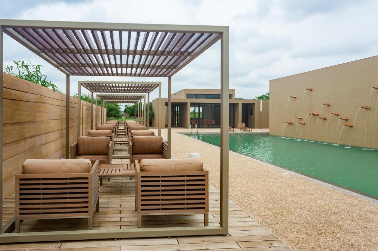 Life At Repose- Lake Villas Resort & Club Chor Warodra Εξωτερικό φωτογραφία