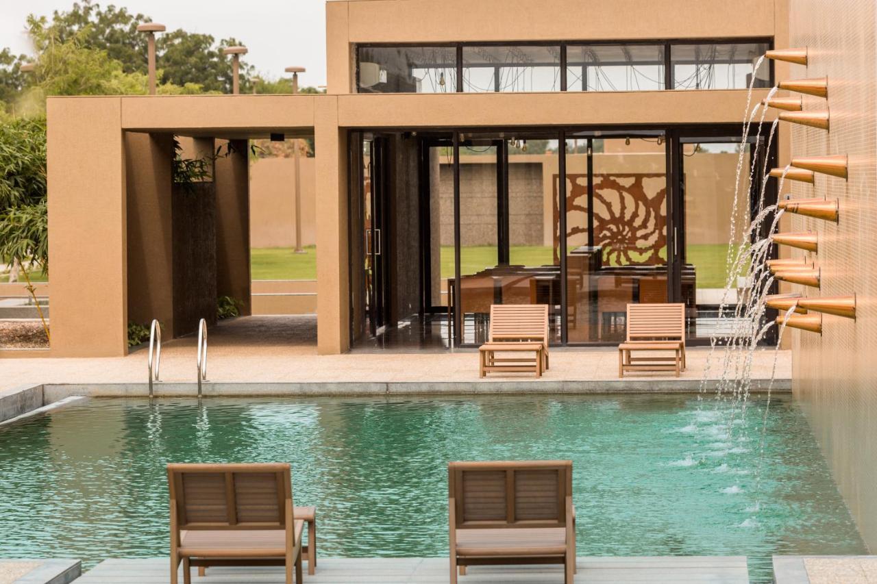 Life At Repose- Lake Villas Resort & Club Chor Warodra Εξωτερικό φωτογραφία