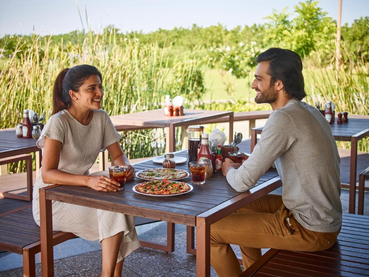 Life At Repose- Lake Villas Resort & Club Chor Warodra Εξωτερικό φωτογραφία