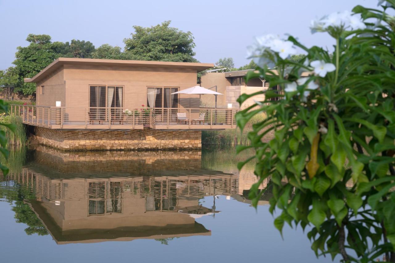 Life At Repose- Lake Villas Resort & Club Chor Warodra Εξωτερικό φωτογραφία