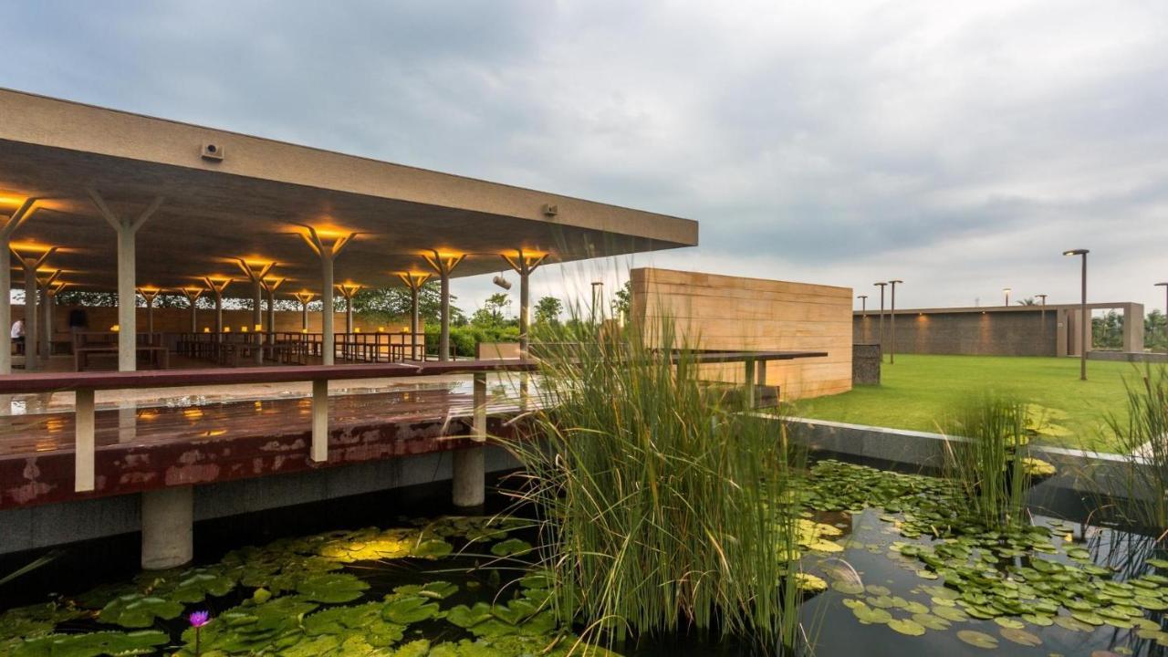 Life At Repose- Lake Villas Resort & Club Chor Warodra Εξωτερικό φωτογραφία