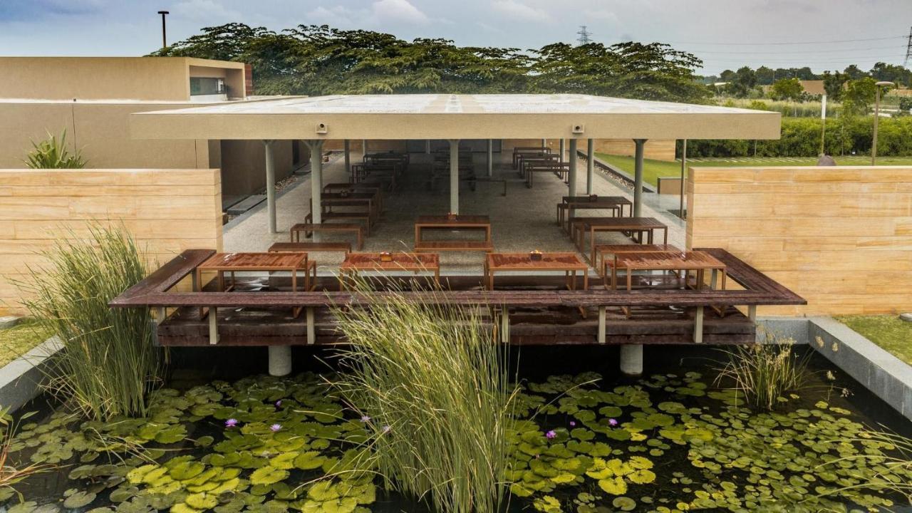 Life At Repose- Lake Villas Resort & Club Chor Warodra Εξωτερικό φωτογραφία